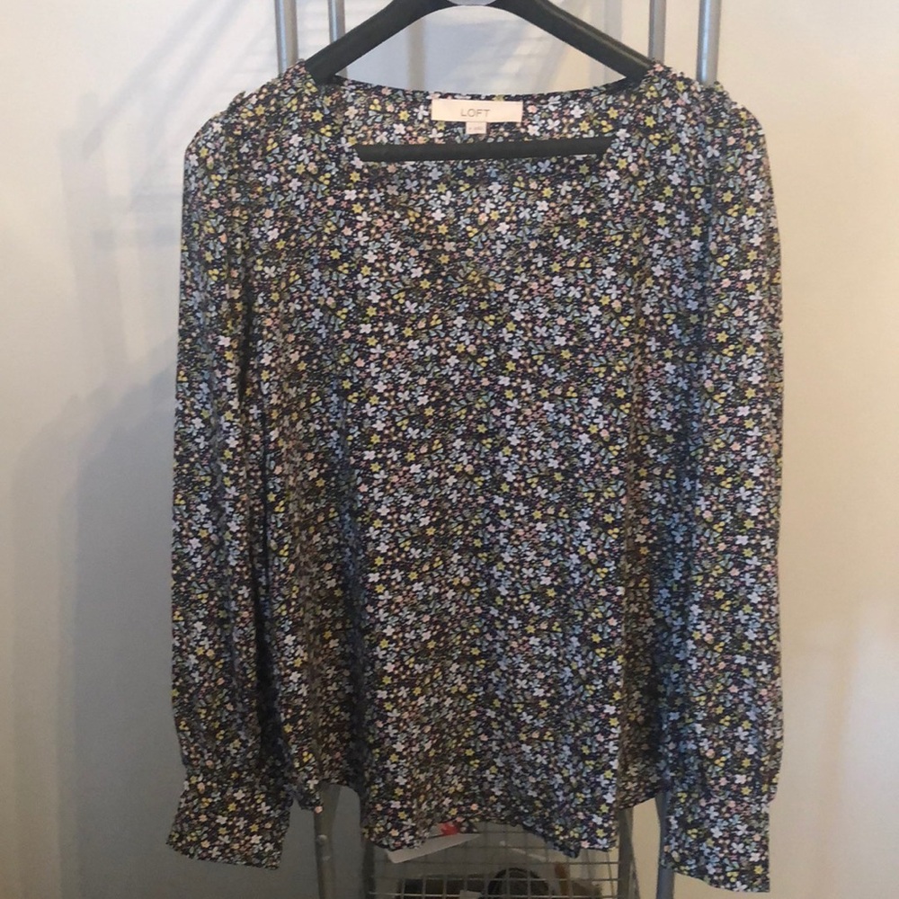 Ruffle detailed floral light weight top